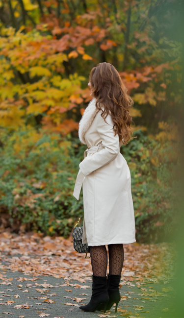 Leder look winter mantel met faux fur details beige